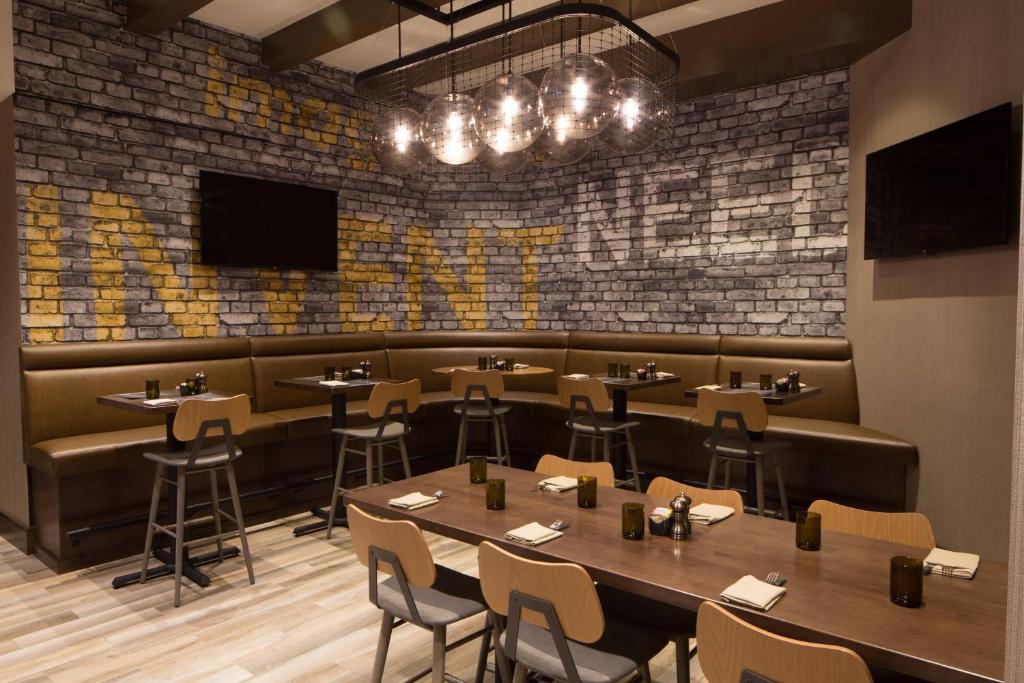 Restaurace v ubytování Sheraton Parsippany Hotel