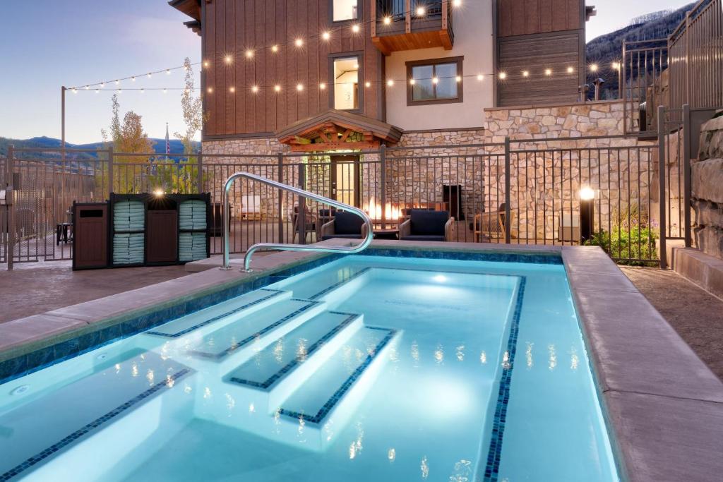 Bazén v ubytování Residence Inn by Marriott Vail nebo v jeho okolí