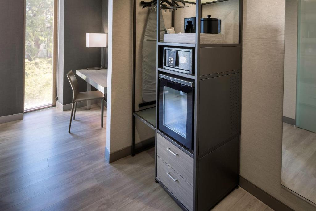 Kuchyň nebo kuchyňský kout v ubytování AC Hotel Miami Wynwood