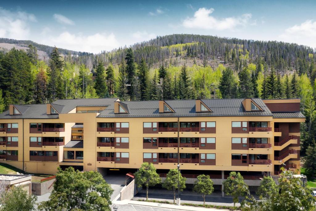 Nespecifikovaný výhled na hory nebo výhled na hory při pohledu z hotelu