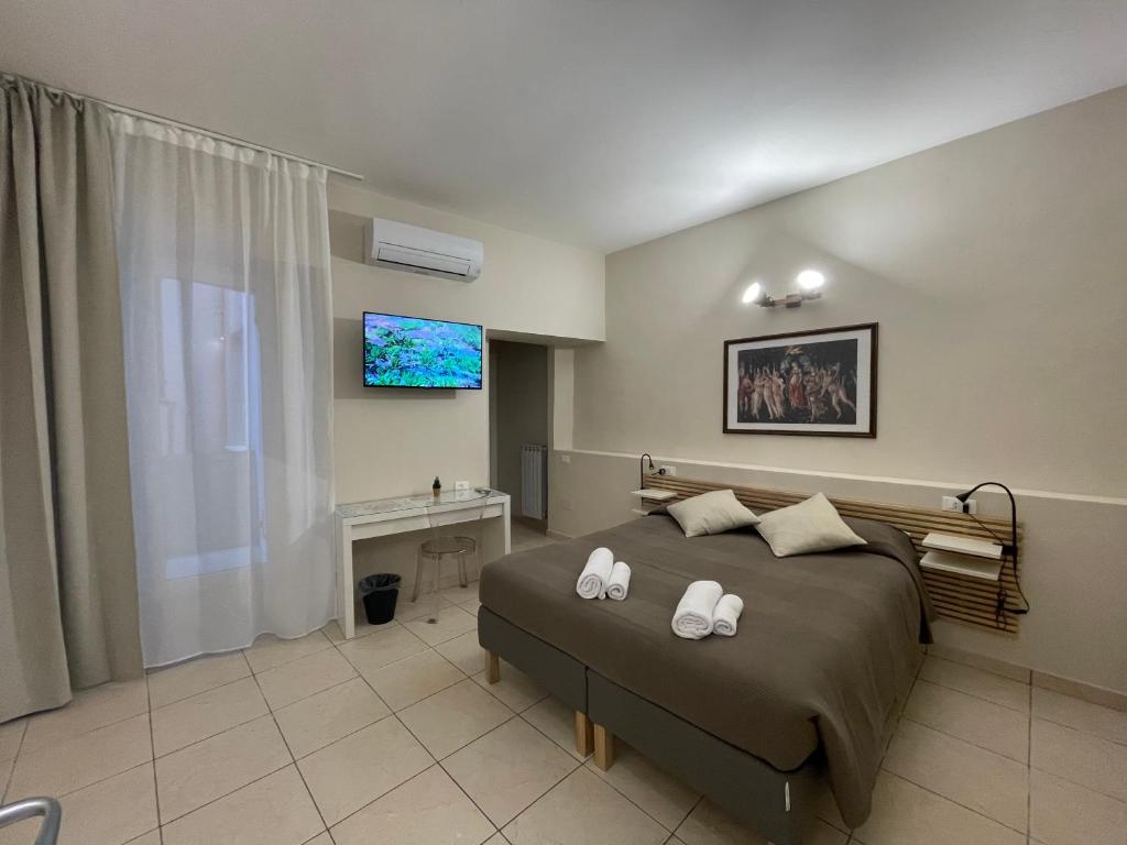 a bedroom with a bed with two white towels on it at affittacamere Folignocentro in Foligno