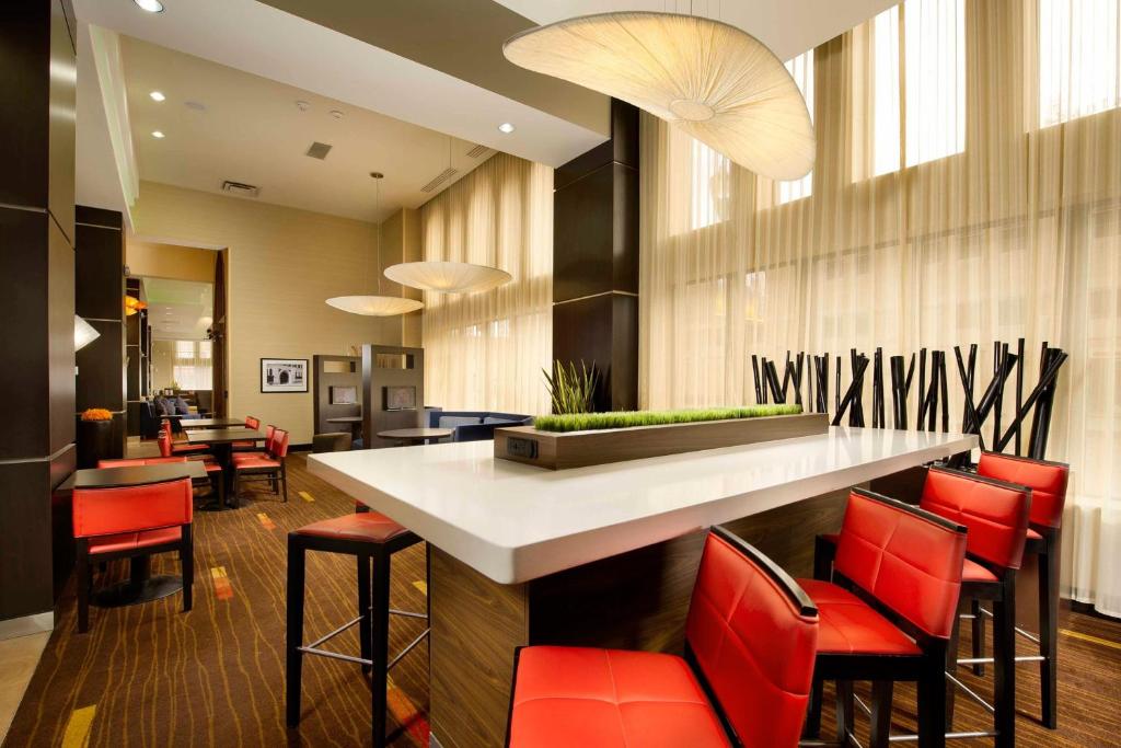 Posezení v ubytování Courtyard by Marriott Amarillo Downtown