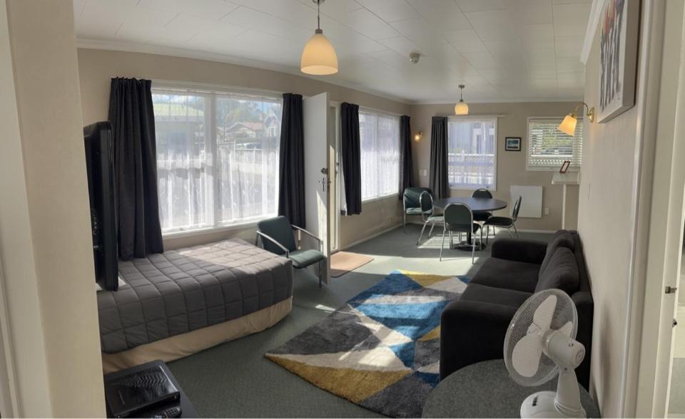 Amber Court Motel - Resim 37