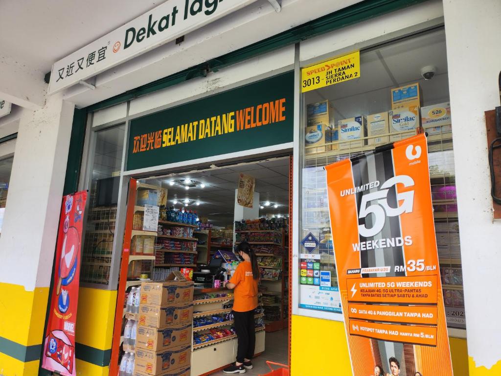 Supermarket nebo jiné obchody v  apartmánu nebo okolí