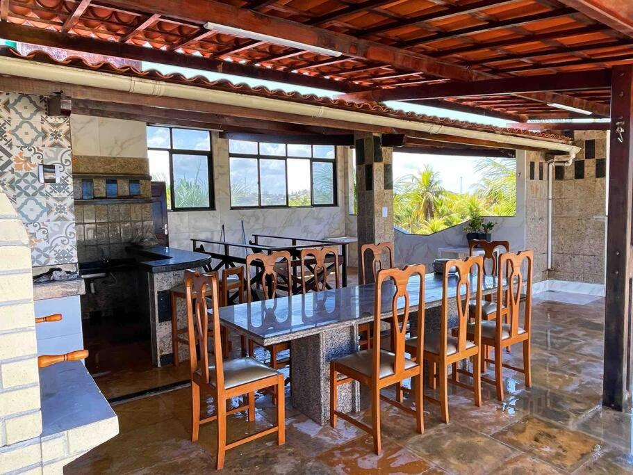 a dining room with a table and chairs at Apartamento na praia da tabuba com vista mar in Caucaia