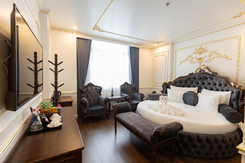 Posezení v ubytování Royal Dương Nội Hotel