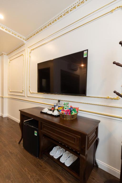 TV a/nebo společenská místnost v ubytování Royal Dương Nội Hotel