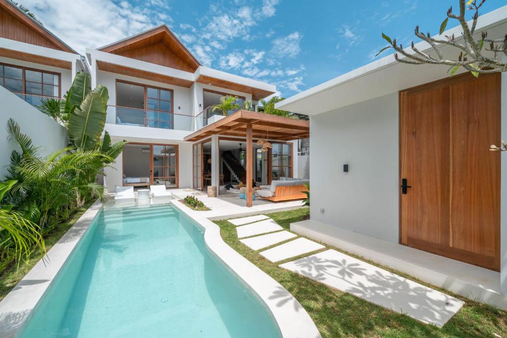 Villa LouLou Bali - Brand New Tropical 3BR Villa Next to Canggu