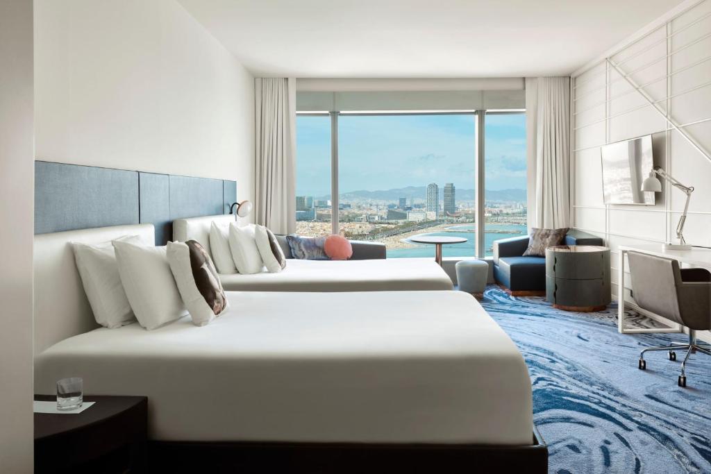 W Barcelona - Resim 14