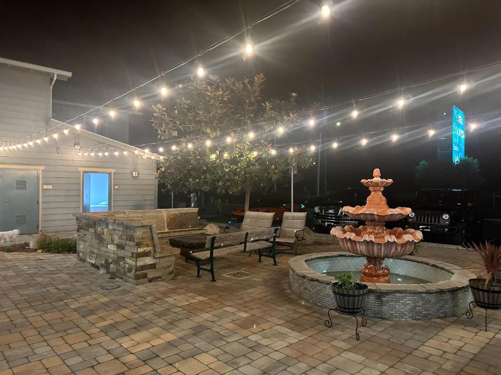 a patio with a fountain and a table and chairs at Morro Shores Inn And Suites in Morro Bay