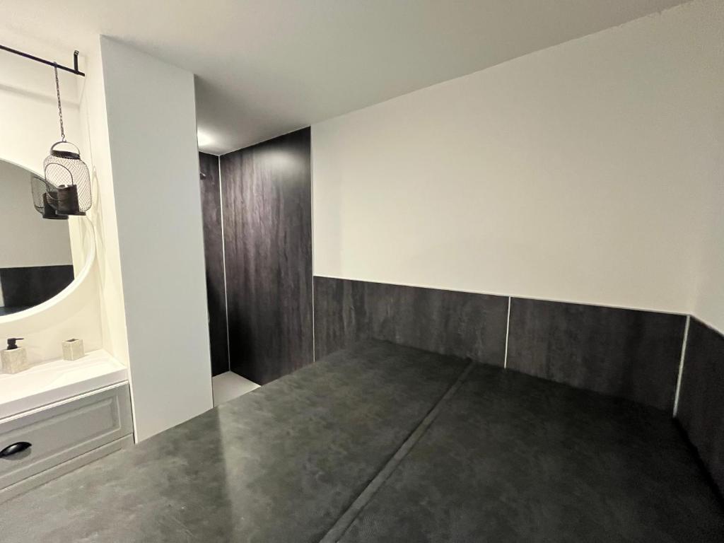 Fotografie z fotogalerie ubytování Coin de paradis avec spa illimité en plein centre Avranches v destinaci Avranches