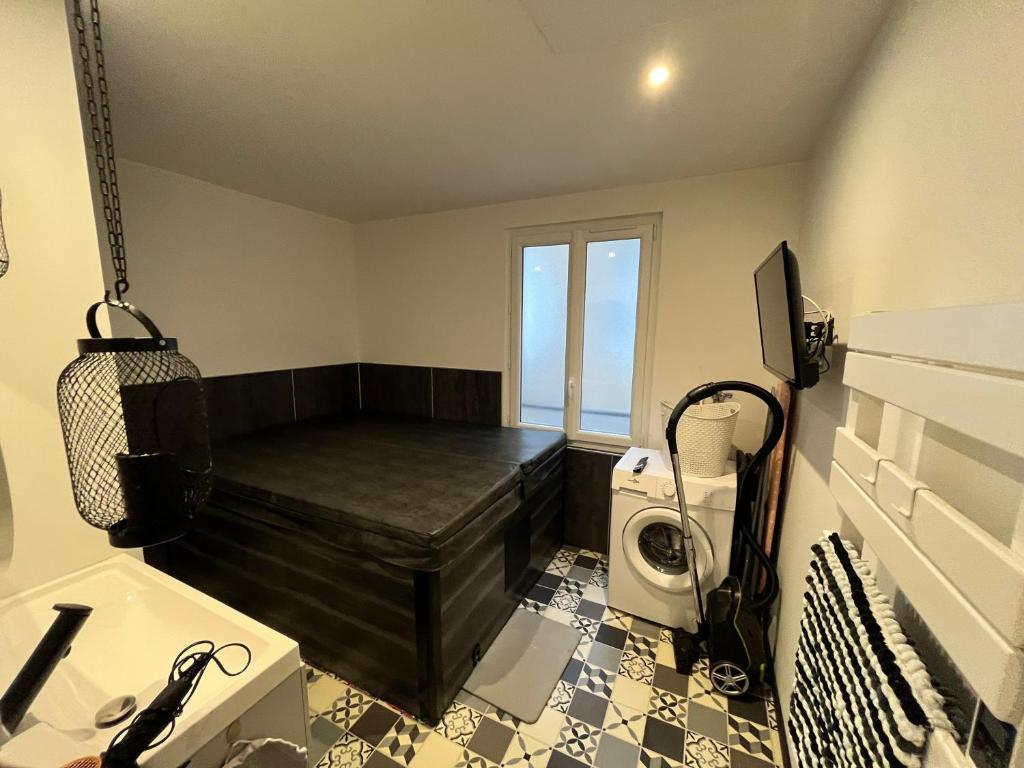 Posezení v ubytování Coin de paradis avec spa illimité en plein centre Avranches