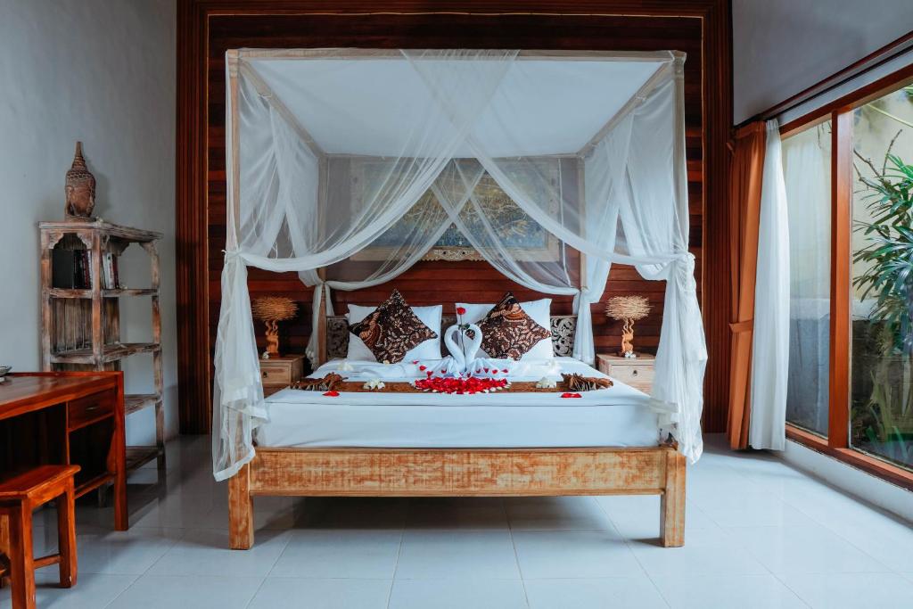 Postel nebo postele na pokoji v ubytování Way Ubud by Prasi