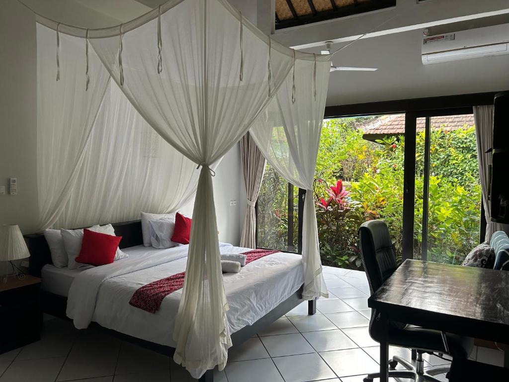 Postel nebo postele na pokoji v ubytování Ambary Ubud - Villas With Workspaces, Ideal For Groups
