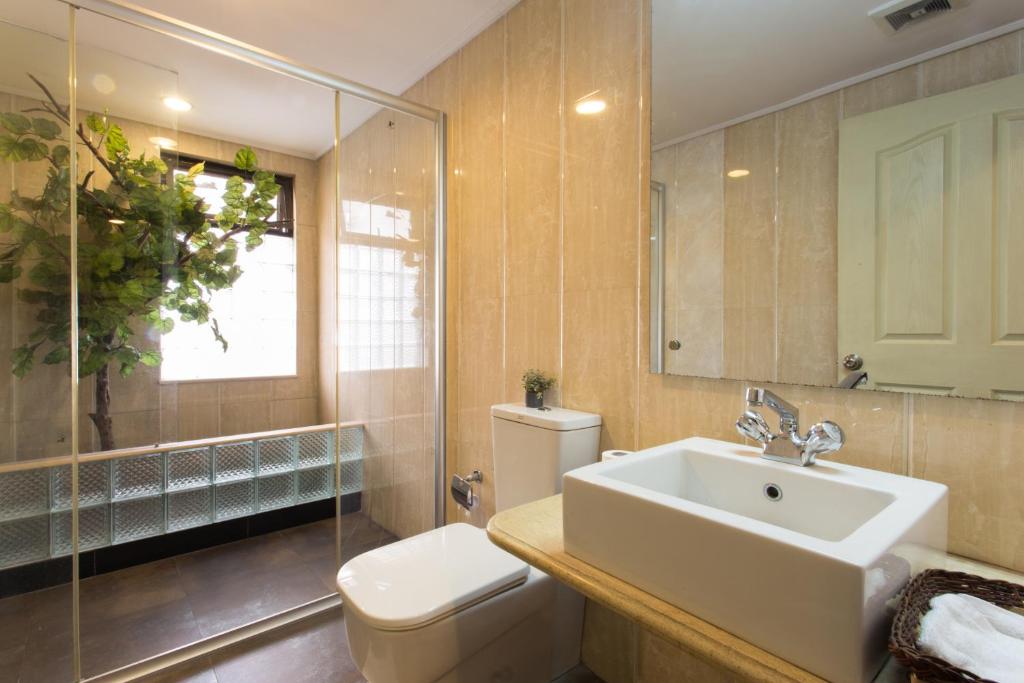Ванная комната в Swayambhu Hotels & Apartments- Sitapaila