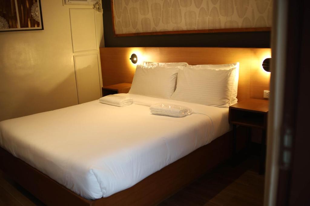 Postel nebo postele na pokoji v ubytování Jovinaj Travellers Inn
