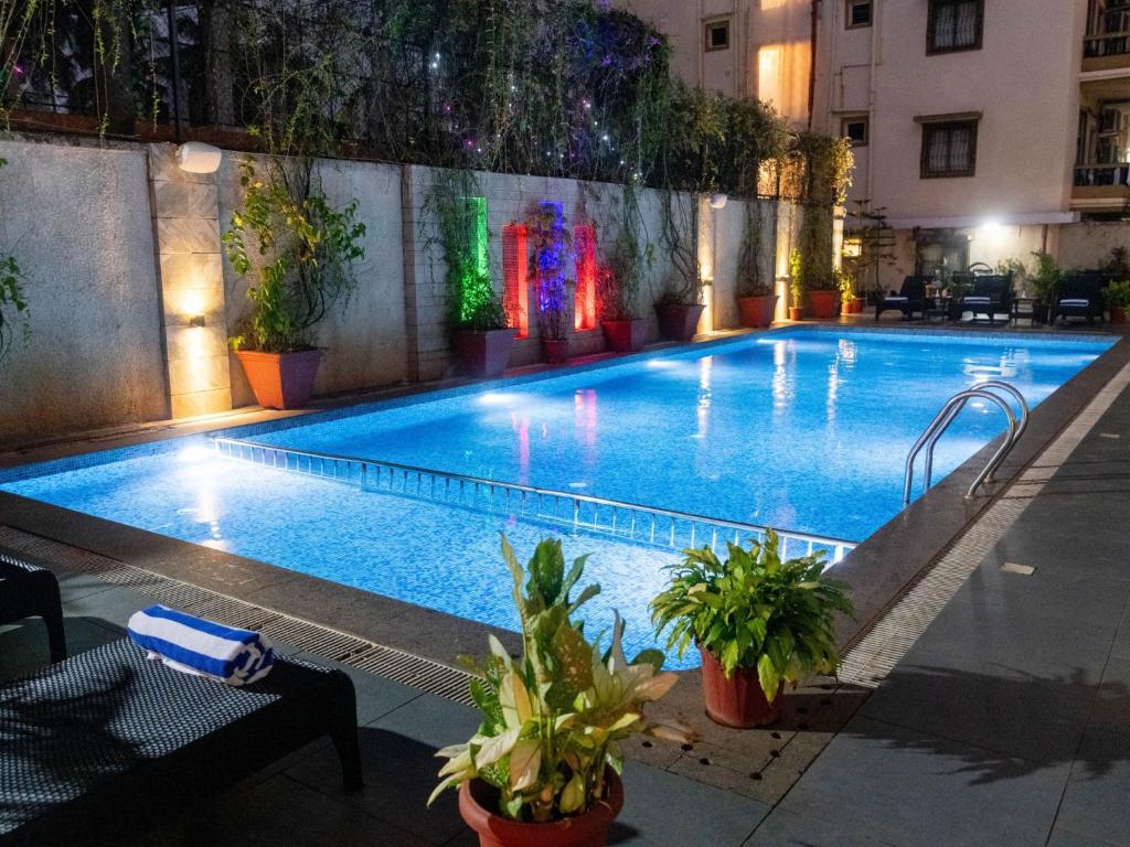 Bazén v ubytování Calangute Towers - AM Hotel Kollection nebo v jeho okolí