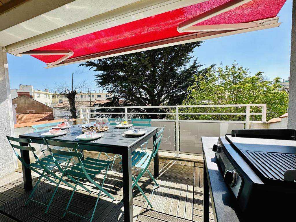Balkón alebo terasa v ubytovaní Villa Bastion Arago à deux pas de la Grande Plage des Sables - 8 pers