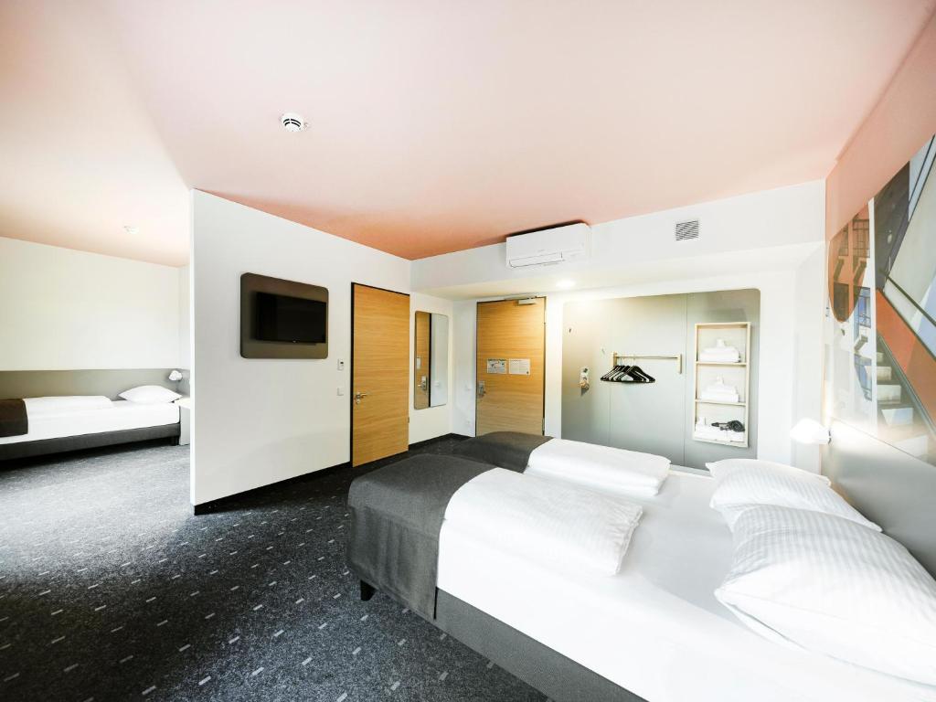 Postel nebo postele na pokoji v ubytování B&B Hotel Dessau