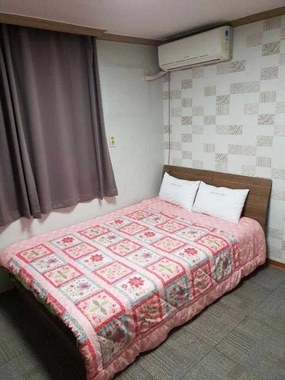 Postel nebo postele na pokoji v ubytování Nabizam Motel