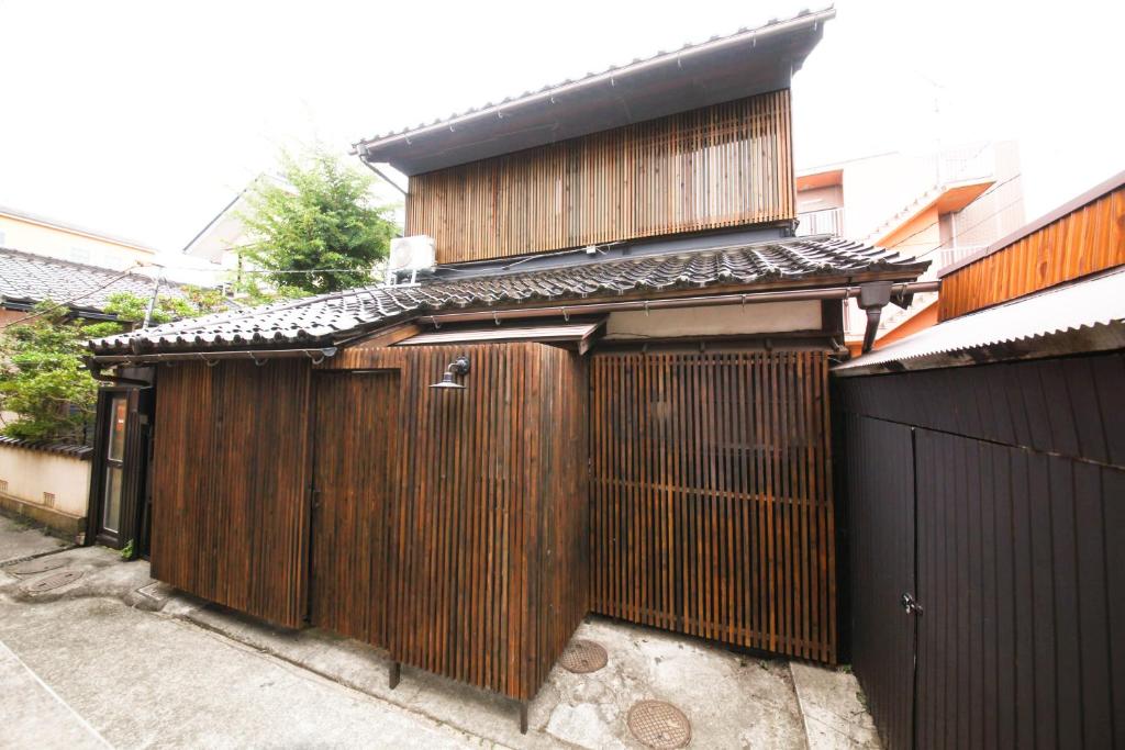 Budova, kde se ryokan nachází