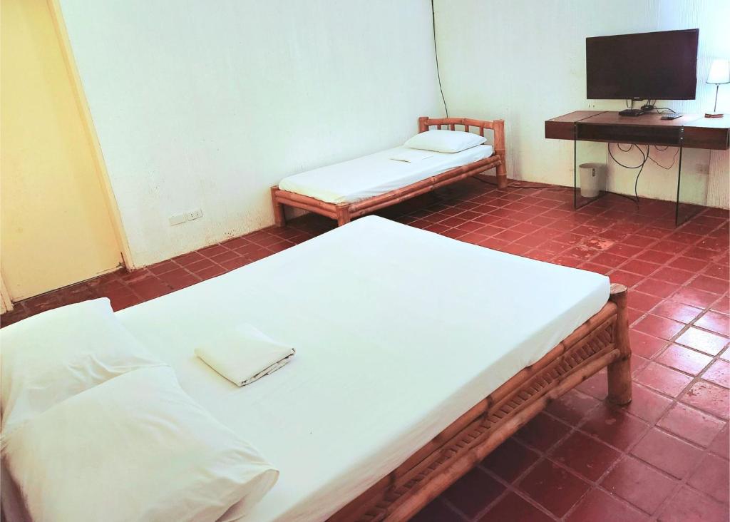 Postel nebo postele na pokoji v ubytování White House, Batangas