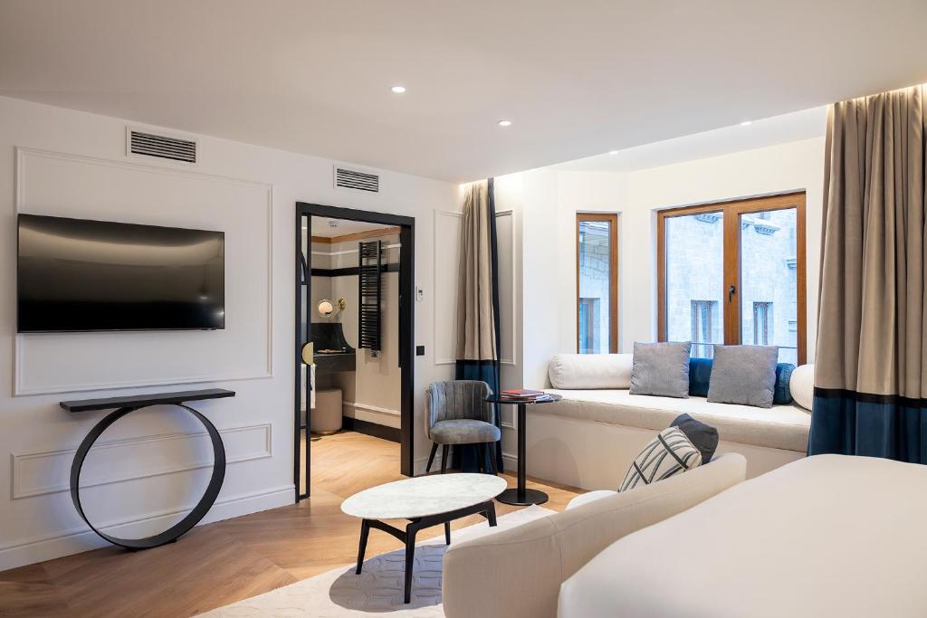 Кровать или кровати в номере Palacio Arriluce Hotel - The Leading Hotels of the World