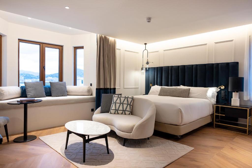 Гостиная зона в Palacio Arriluce Hotel - The Leading Hotels of the World