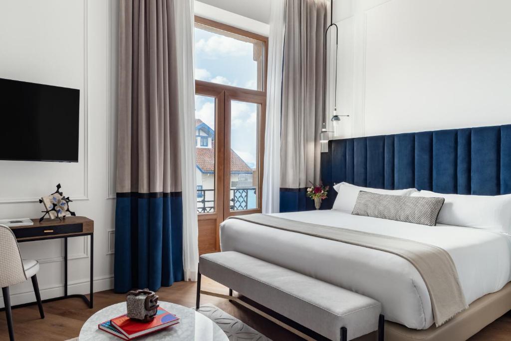 Кровать или кровати в номере Palacio Arriluce Hotel - The Leading Hotels of the World