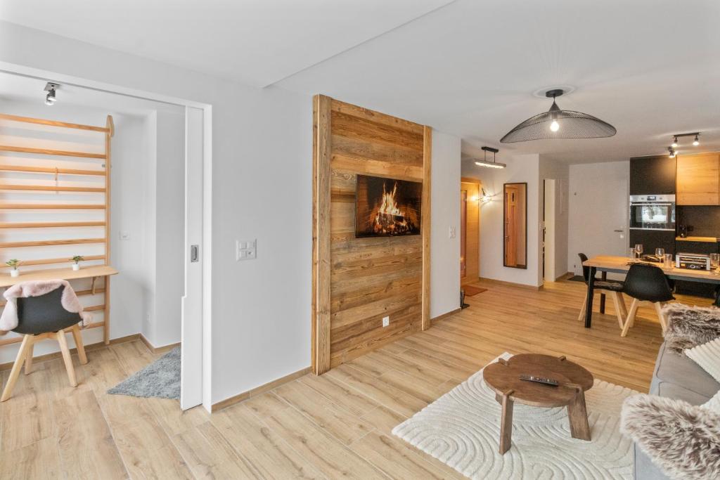 a living room with a couch and a table at Appartement rénové avec vue panoramique et sauna in Saas-Fee