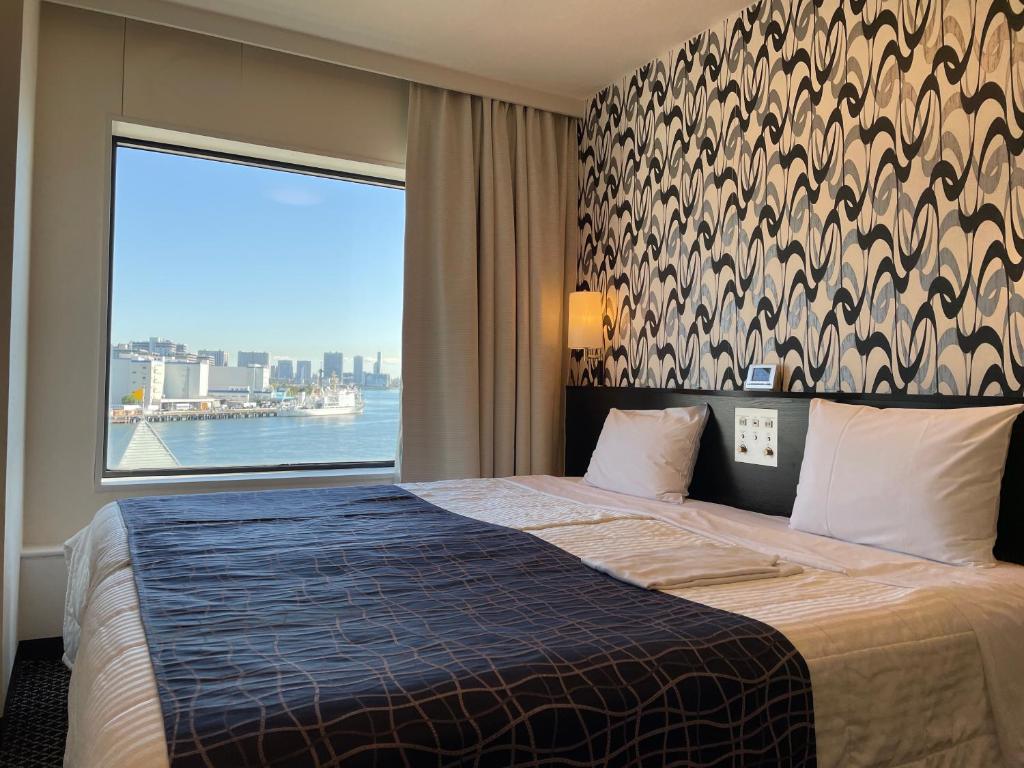 Postel nebo postele na pokoji v ubytování Bayside Hotel Azur Takeshiba