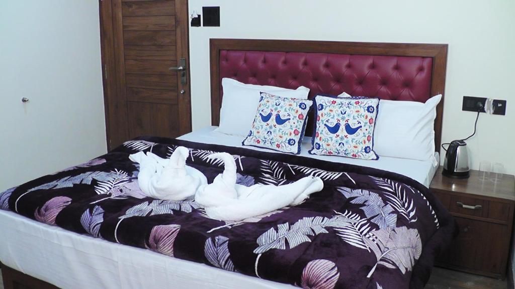 Postel nebo postele na pokoji v ubytování Hotel Jakhu Heights