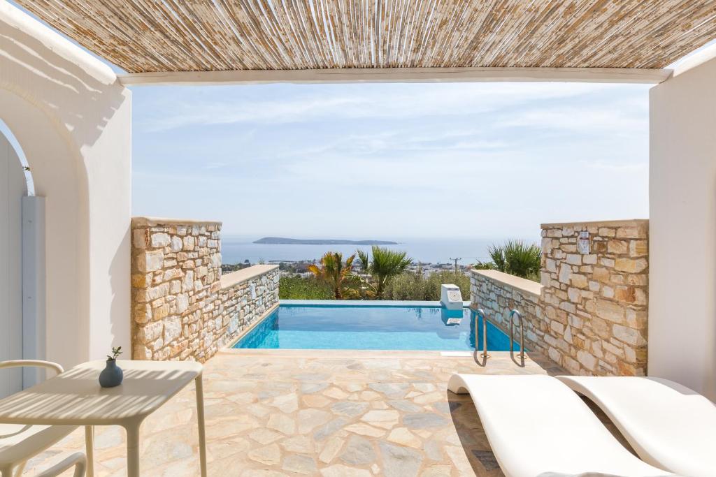Bazén v ubytování Calme Boutique Hotel - Adults Only nebo v jeho okolí