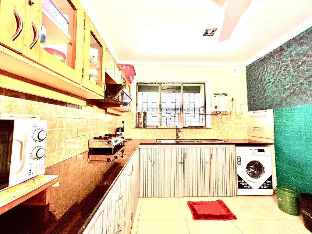 Dapur atau dapur kecil di Remarkable 3-Bed Apartment in Panjim
