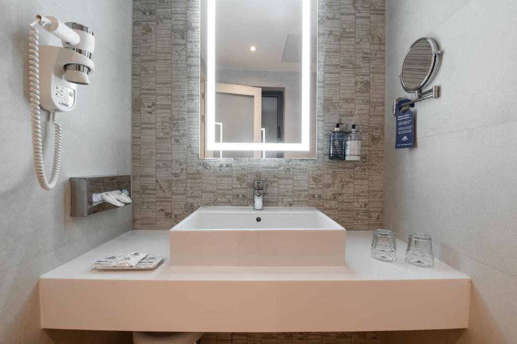 Maritim Antonine Hotel & Spa - Junior Suite With Balcony