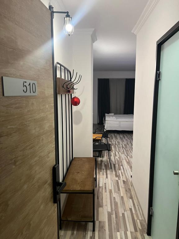 Postel nebo postele na pokoji v ubytování Gudauri Loft Apartment N510