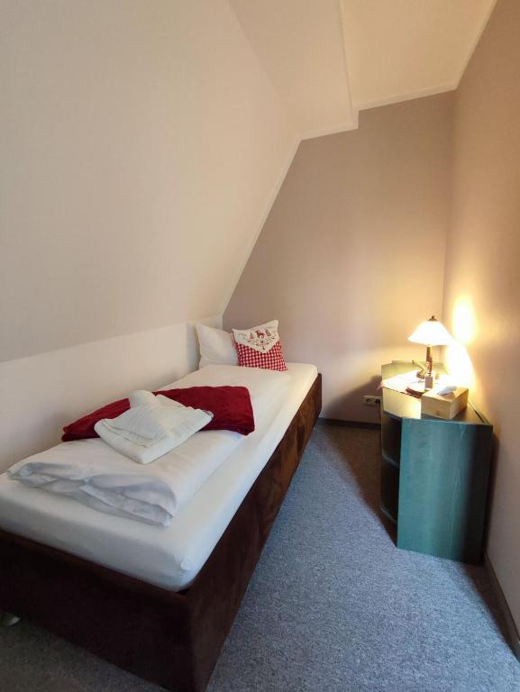 Postel nebo postele na pokoji v ubytování Auersberg Haus