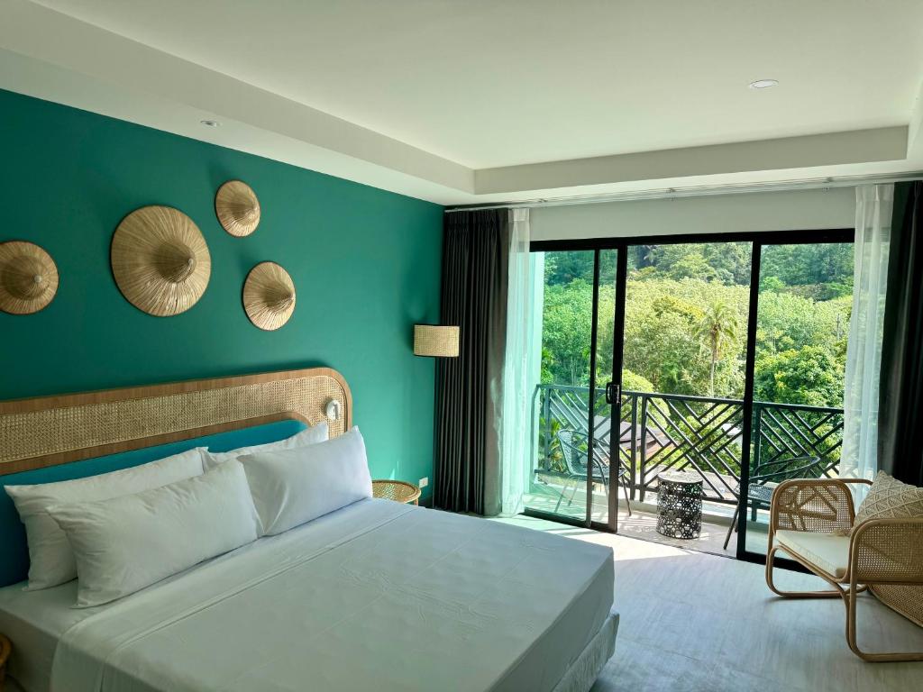 
King Room with Pool View
