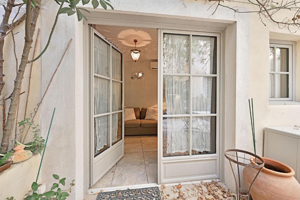 Au cœur des Papes, dans bâtisse de charme studios & appartements en cœur de ville - Apartment - Split Level