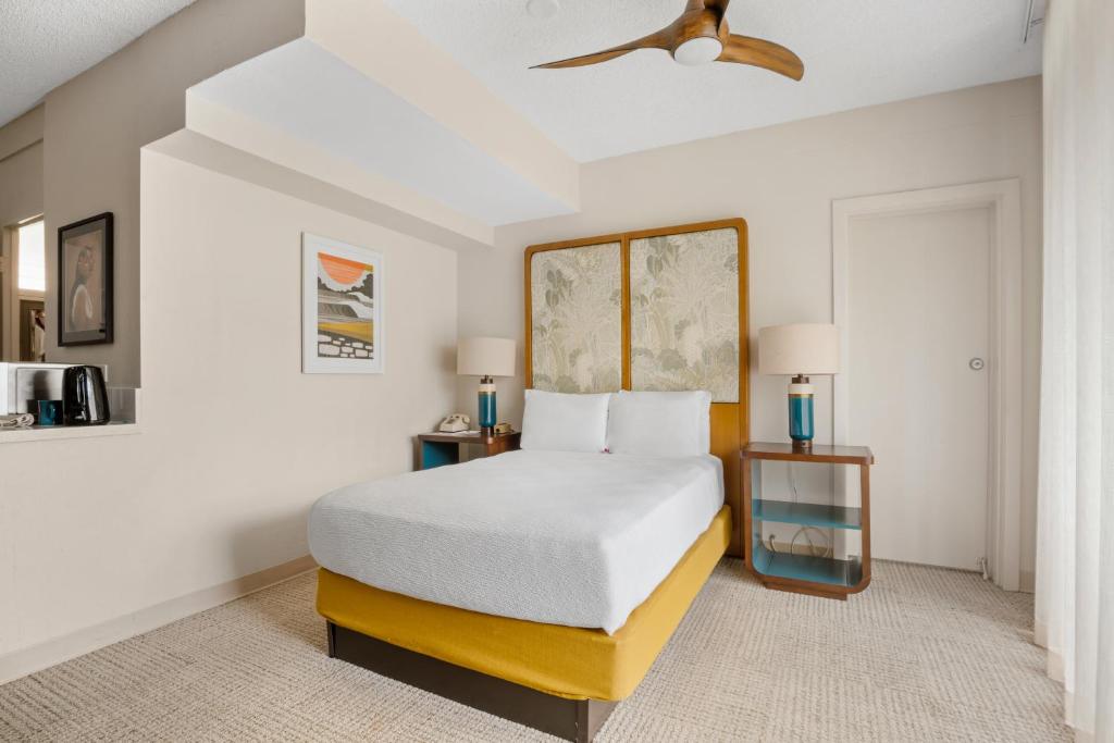 White Sands Hotel - Deluxe Single Room