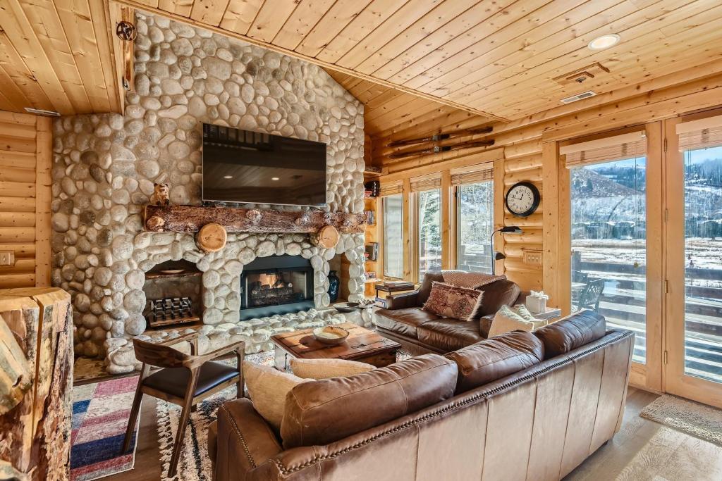 Chaparral Cabin Vibes at Deer Valley! condo, Park City (updated prices