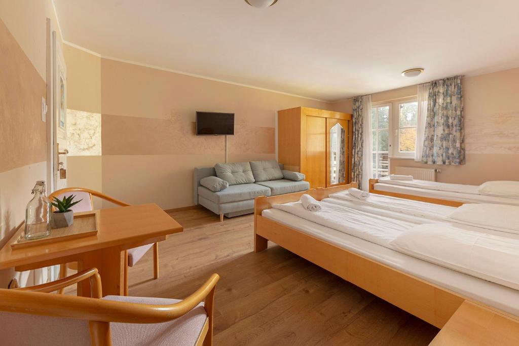 Hotel Burger Veniše - Habitación Cuádruple Con Balcón