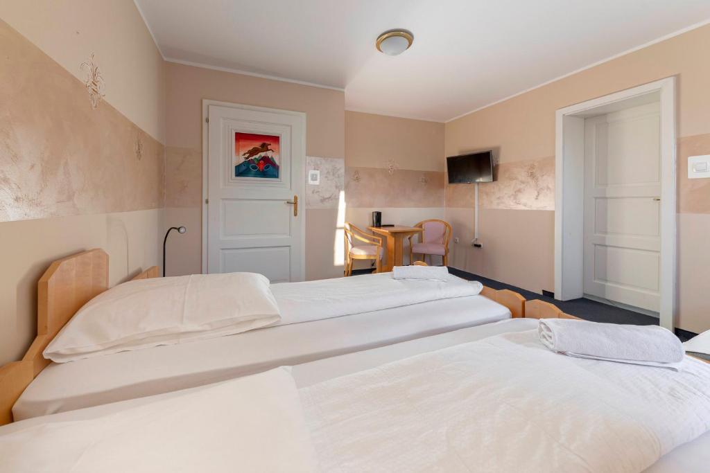 Hotel Burger Veniše - Habitación Triple Con Baño Privado