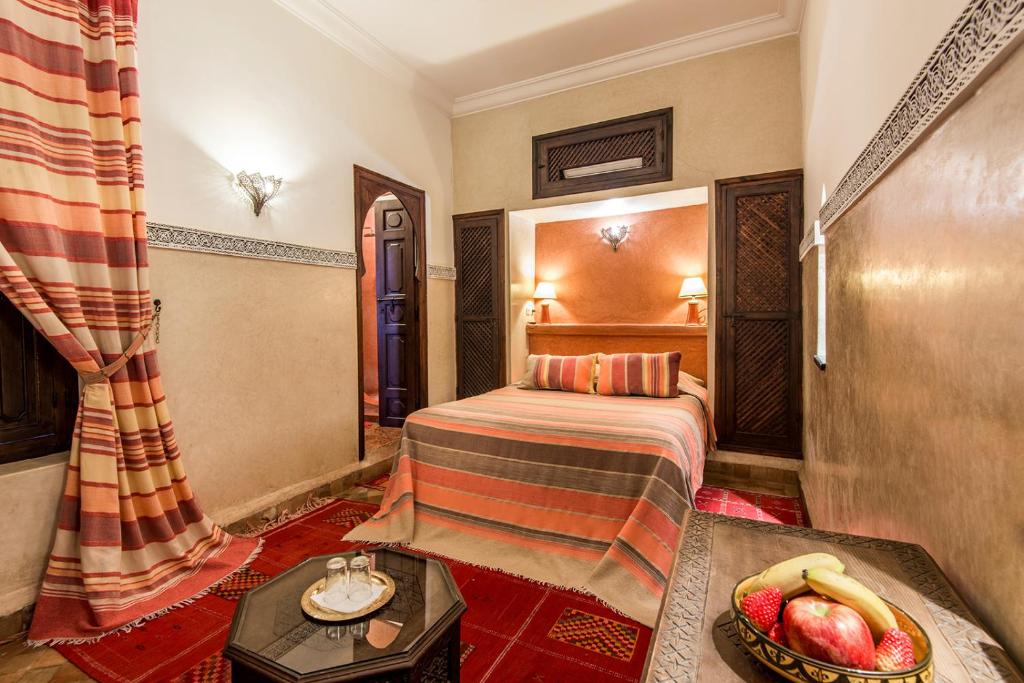 Postel nebo postele na pokoji v ubytování RIAD ELNOUJOUM