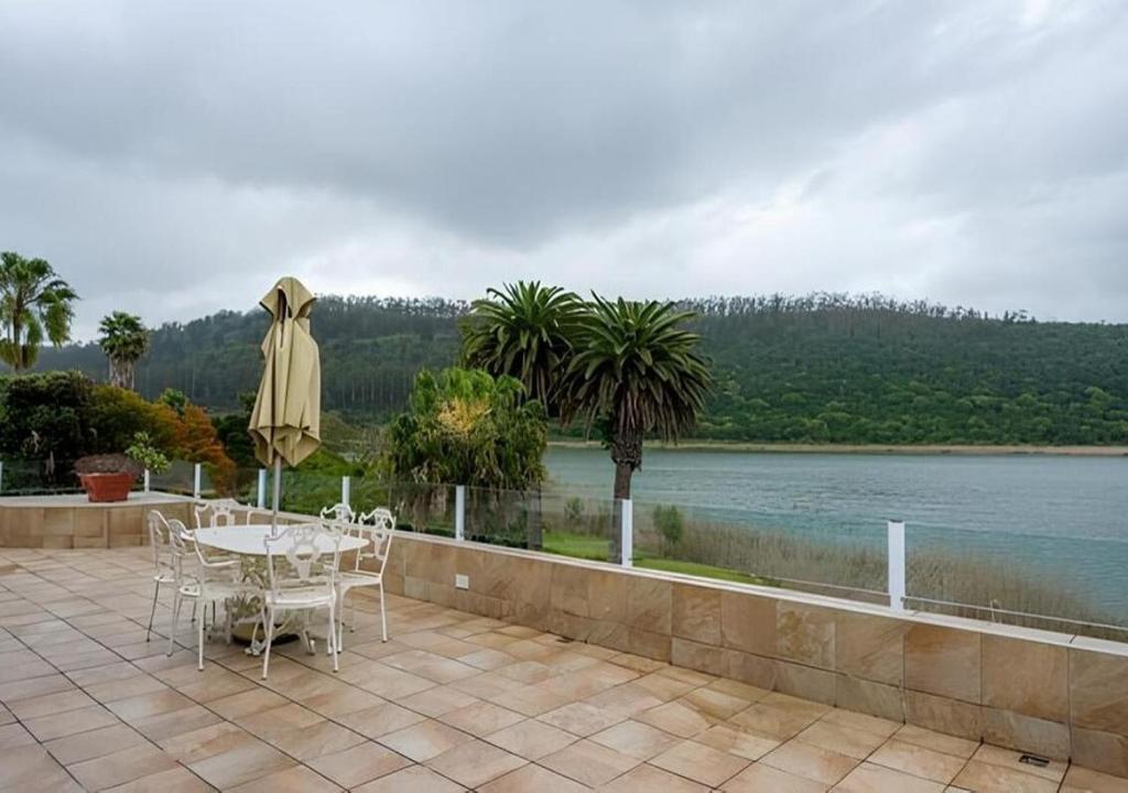 The Penthouse Lake Pleasant Living, Sedgefield (updated prices 2024)