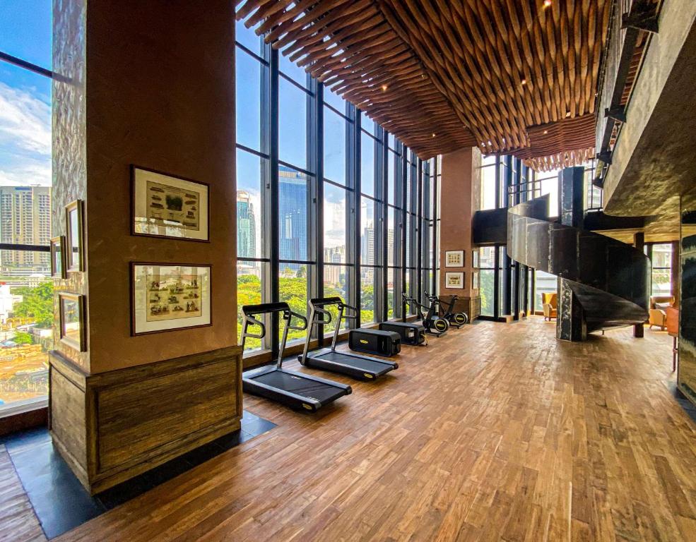 Fitness centrum a/nebo fitness zařízení v ubytování The Orient Jakarta, a Royal Hideaway Hotel