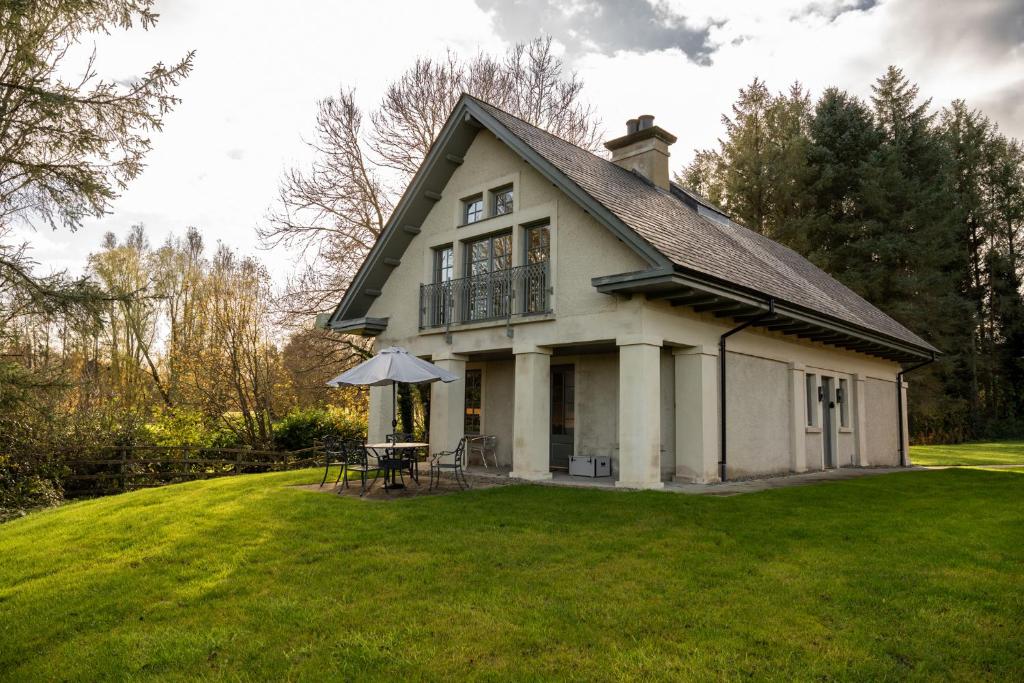Κήπος έξω από το Escape Ordinary at Lough Erne Golf Village