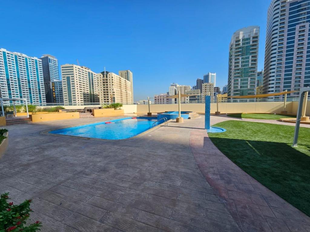 Luxury Apartment Al Khan Corniche View 2 BD, Sharjah Precios