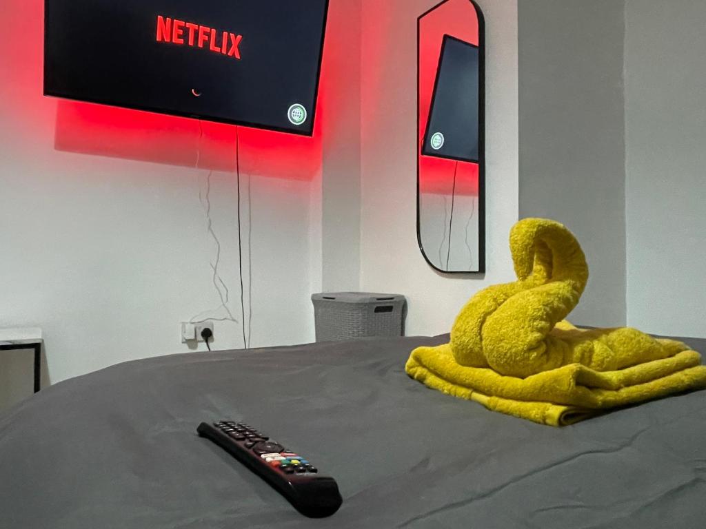 1 bedroom modern apartment sleeps 4, Beeston Hill (updated prices 2024)