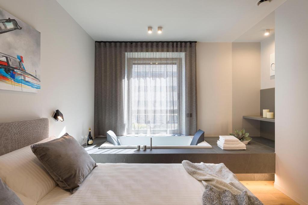 Aera Luxury Suites - 303 304 305 - 13